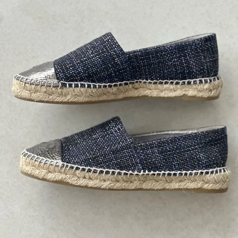 Chanel CC Espadrilles Metallic Navy Tweed Patent Leather Cap Toe Size 39 Slip on